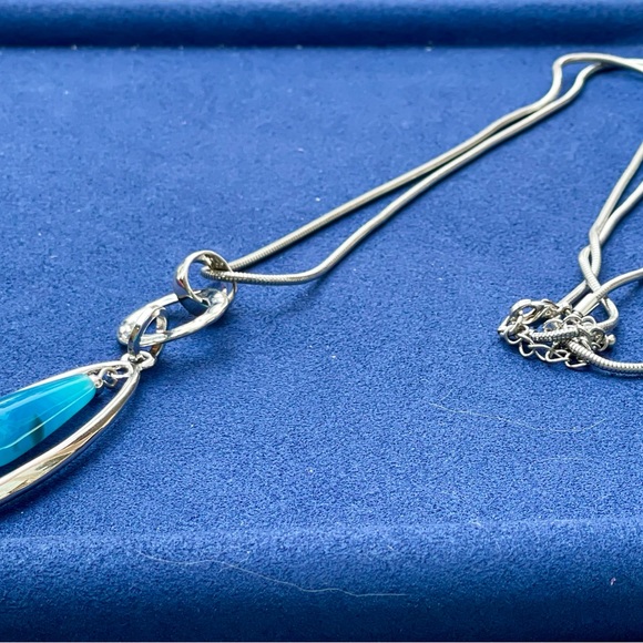 Long silver necklace with blue sphere - Picture 2 of 4